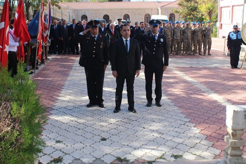 Sayın Kaymakam Vekilimiz  Mehmet Salih UÇAR 29 Ekim Cumhuriyet Bayramı 101. Yıl Dönümü Çelenk Sunma Törenine Katıldı