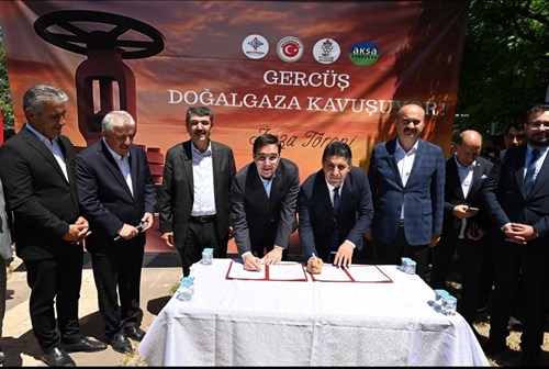 Sayın Valimiz Ekrem CANALP İlçemizi Ziyaret Ederek İlçemize Arzı Sağlanacak Doğalgaz İmza Törenine Katıldı